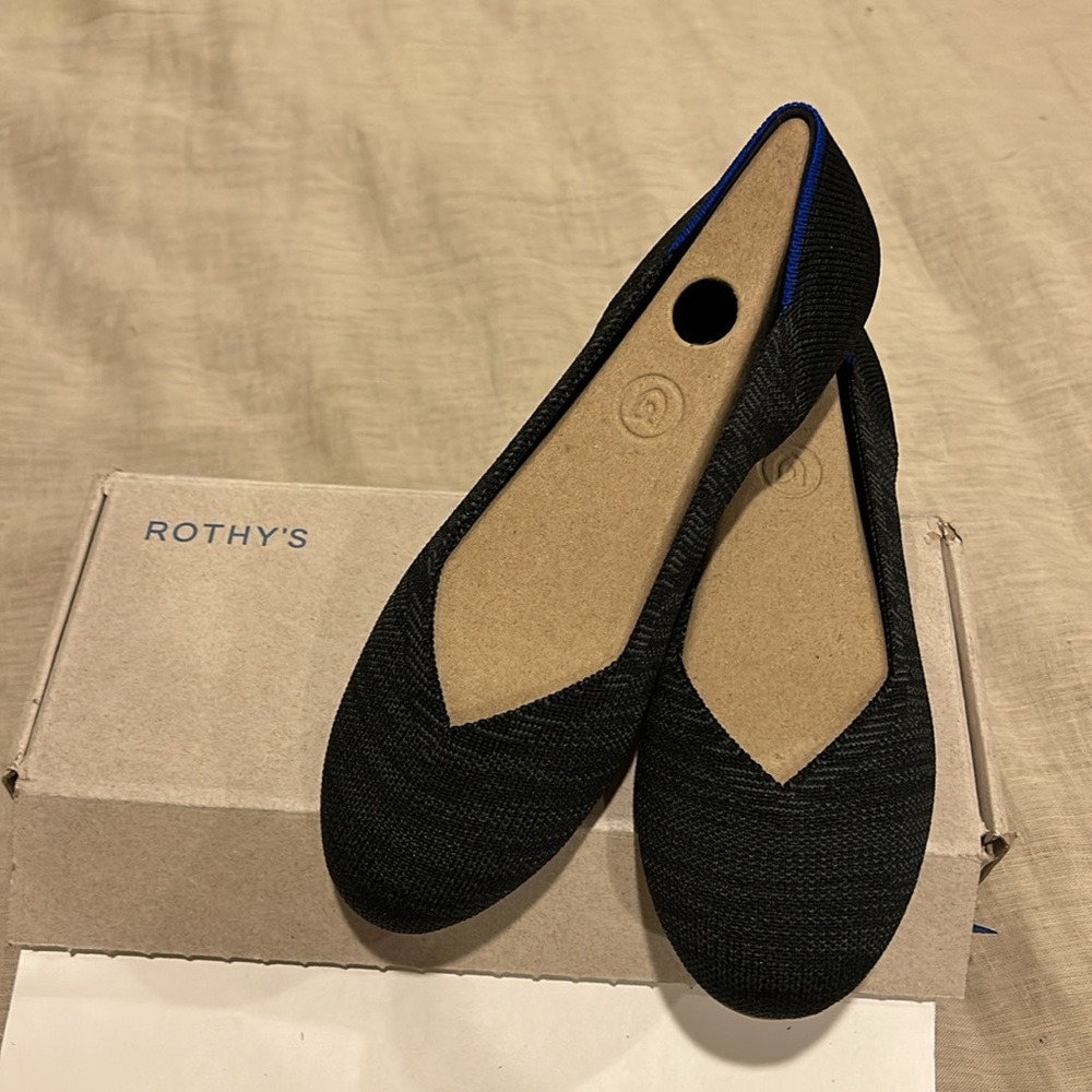 Rothy’s BRAND NEW - NEVER WORN- The Flat
Heathered Black, Size 6.5